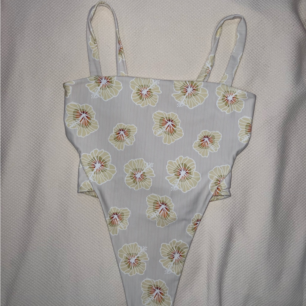 Benoa Exclusive Upotia One Piece in Yellow Hapa